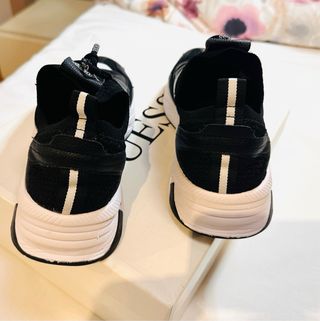 Zapatillas Guess Talla 40.