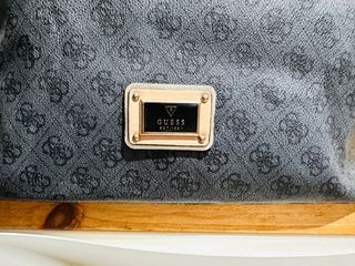 Bolso Guess Negro/Gris Monograma