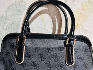 Bolso Guess Negro/Gris Monograma