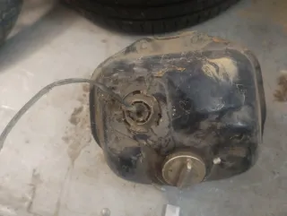 Faro y depósito de Daelim Message II