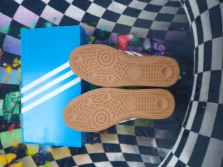 Zapatillas Adidas Moradas y Blancas