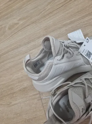 Zapatillas Adidas Beige Talla 36,5 Nuevas