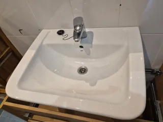 Lavabo completo con grifo y sifón