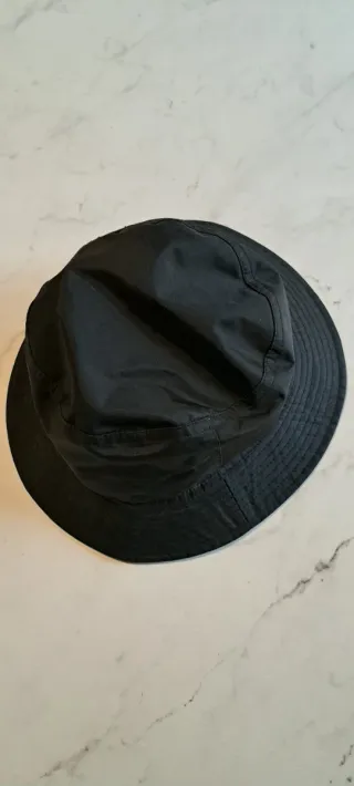 Cappello impermeabile uomo nero