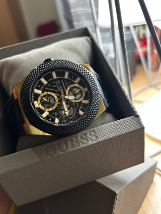 Reloj Guess Hombre Negro y Dorado