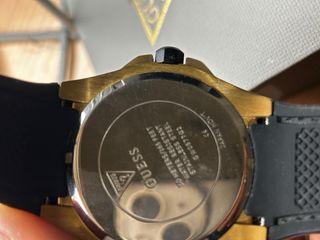 Reloj Guess Hombre Negro y Dorado