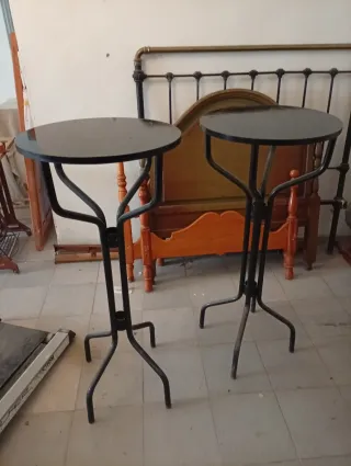 Mesas altas de bar metálicas negras