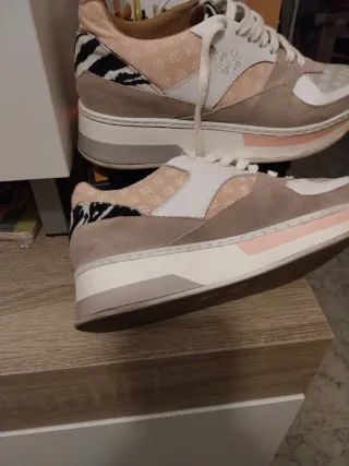 Tenis Beige y Blanco