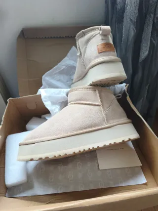 Botas UGG Beige usadas una sola vez
