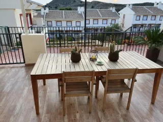 Mesa de teka con 4 sillas