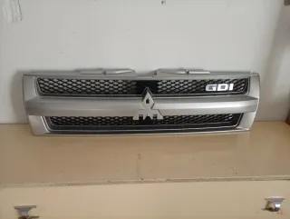 Rejilla Delantera Mitsubishi Montero GDI