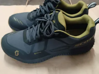 Zapatillas scoot para bici grises y verde oliva