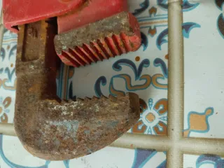 Llave de fontanero robusta