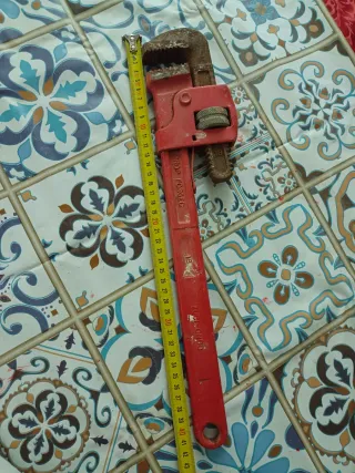 Llave de fontanero robusta