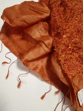 Fular naranja con flecos