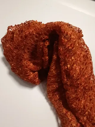 Fular naranja con flecos