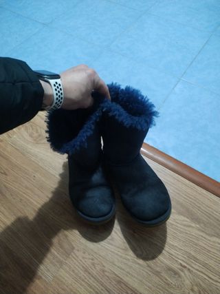 Botas UGG azules con lazo