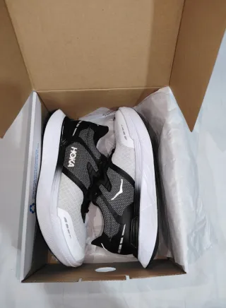 Zapatillas Hoka Transport X Negras y Blancas