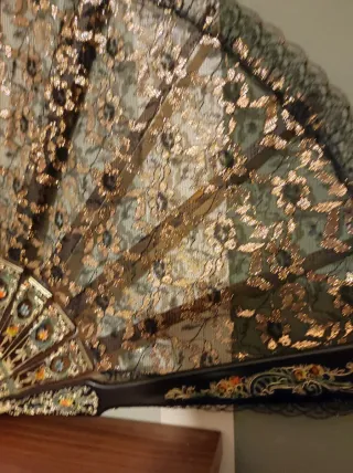 Abanico Vintage Chantilly Negro y Dorado