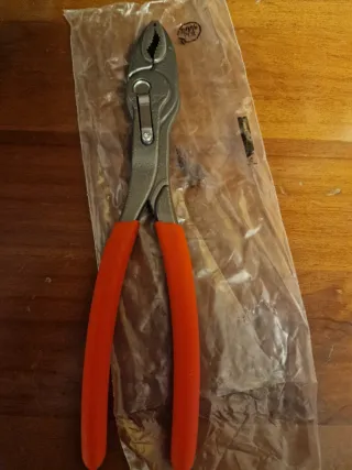 Alicate bomba de agua pico loro wurth