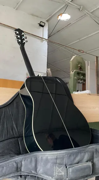 Guitarra Acústica Washburn Negra y funda