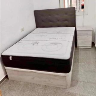 Canapé abatible blanco con colchón