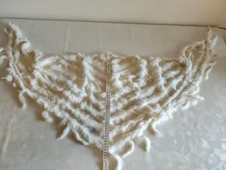 Scialle bianco piume