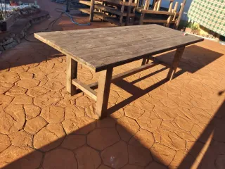 Mesa de madera maciza reciclada