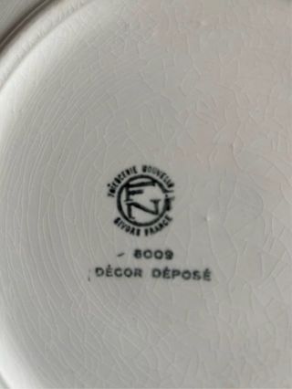 Juego de platos de cerámica a cuadros