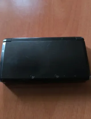 Nintendo 3DS Negra (con descargador de juegos)