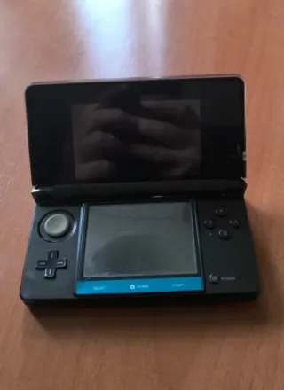 Nintendo 3DS Negra (con descargador de juegos)