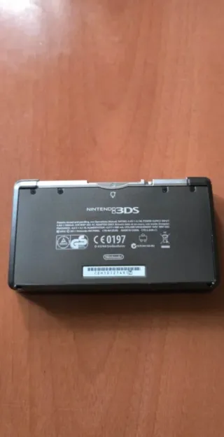 Nintendo 3DS Negra (con descargador de juegos)