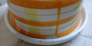 Quesera cerámica amarillo, naranja  y blanco