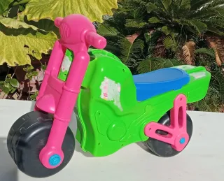 Moto infantil roja y gris