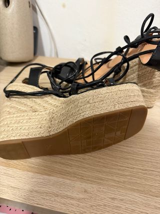 Sandalias plataforma negras atadas