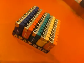 7 Cajas de 50 mecheros recargables con frases