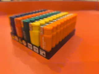 7 Cajas de 50 mecheros recargables con frases