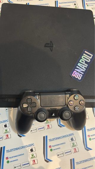 PlayStation 4 (PS4) Nera