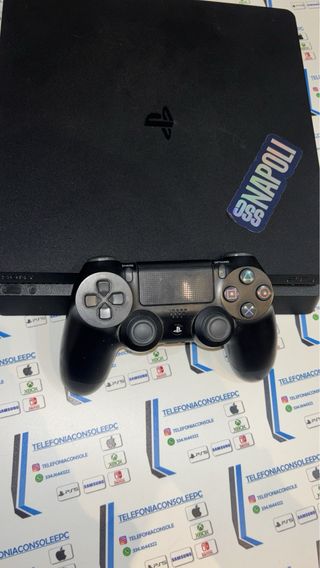 PlayStation 4 (PS4) Nera