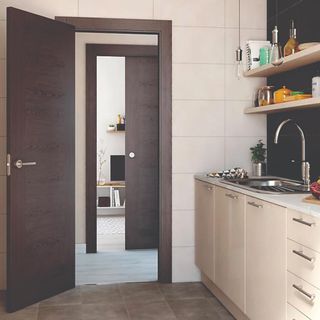 CARPINTERO MONTADOR DE PUERTAS INSTALADOR