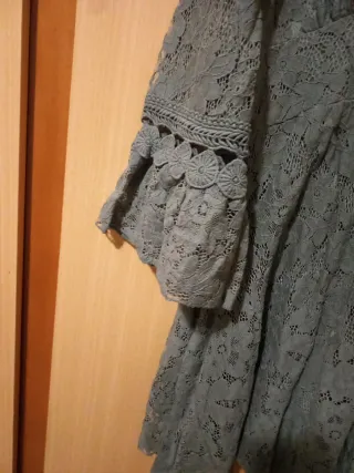 Vestido corto encaje manga larga