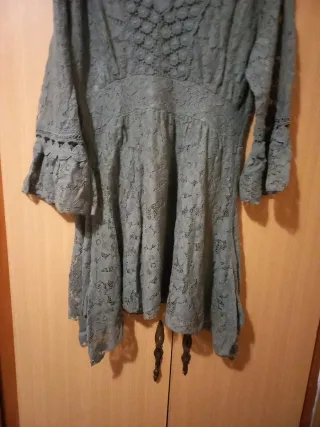 Vestido corto encaje manga larga