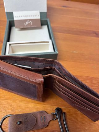 Cartera y Llavero de Piel Vélez nuevo