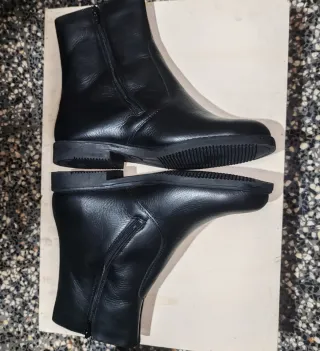 Botas de cuero negras Sabatos N 43