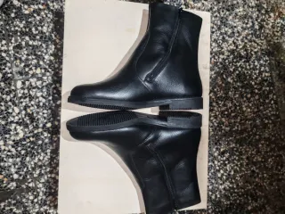 Botas de cuero negras Sabatos N 43