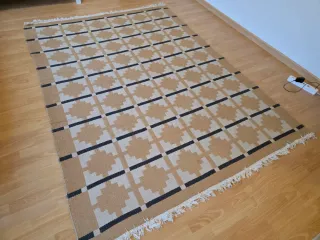 PVP 100€ Alfombra Telegraflinje reversible 170x240