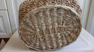 Cesta de mimbre con asa