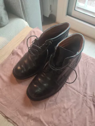 Botas de piel para hombre, marca Fluchos.