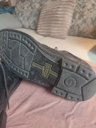 Botas de piel para hombre, marca Fluchos.