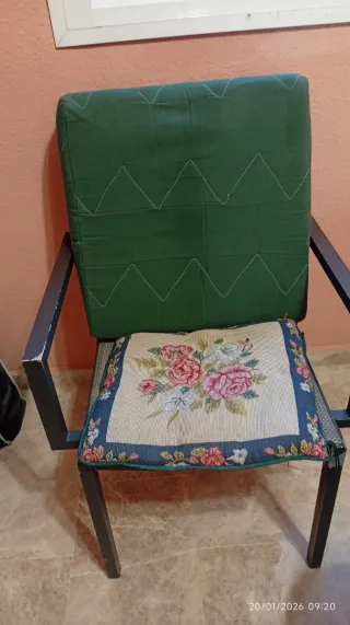 Sillón de tela y metal